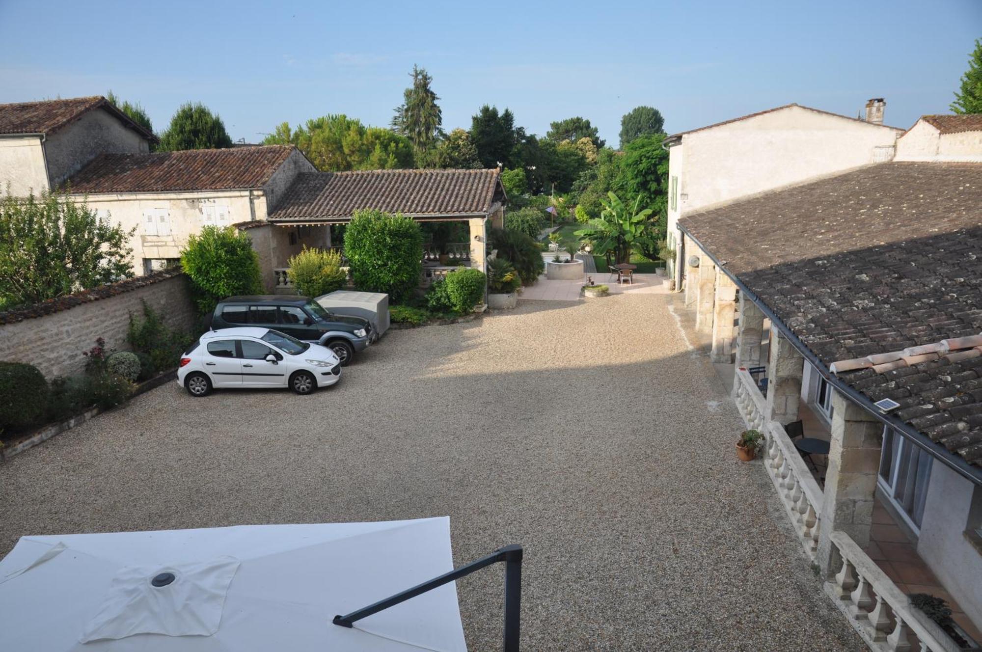 Le Hangar Saint-Jean-dʼAngély 외부 사진